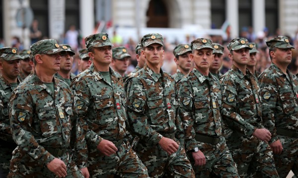 Държавите в Европа обичат армиите си... само България – не 