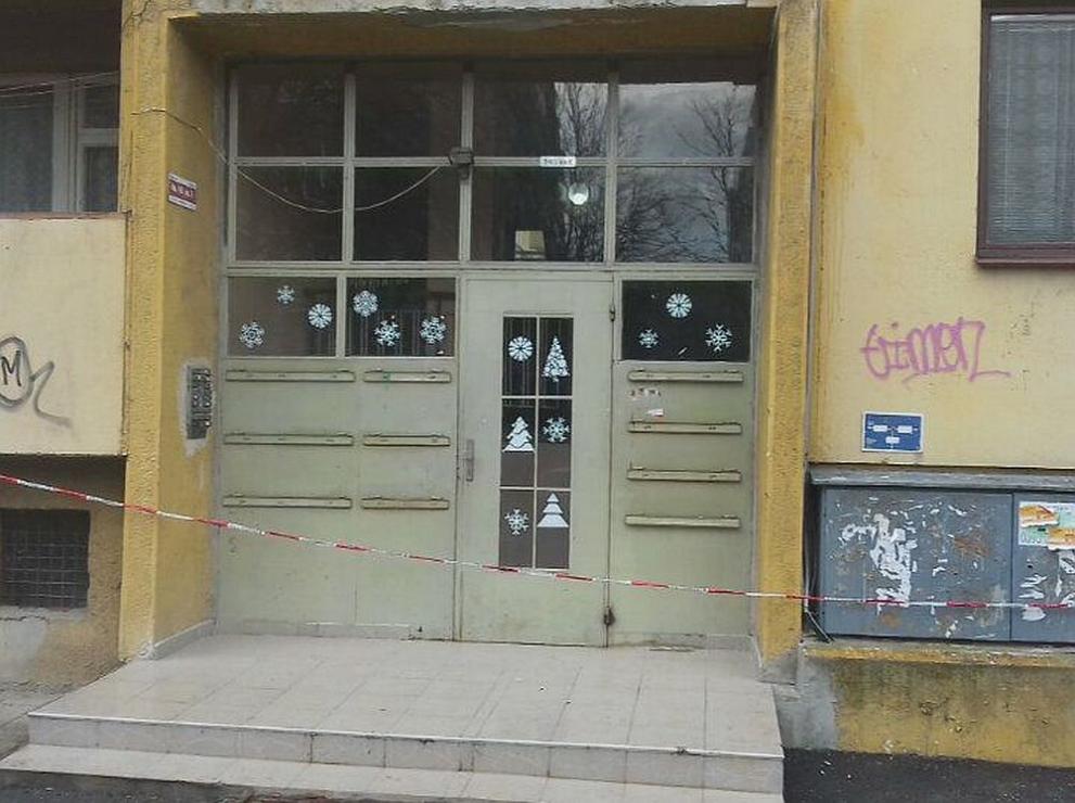Възрастен мъж падна в асансьорна шахта в София