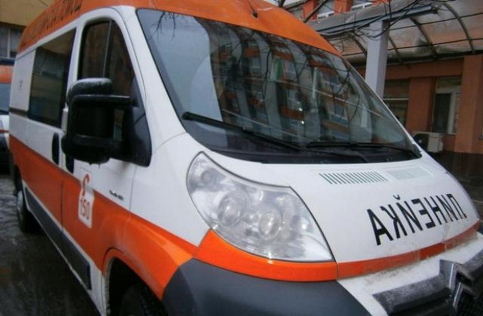 Трима пострадаха при катастрофа между такси и маршрутка в София