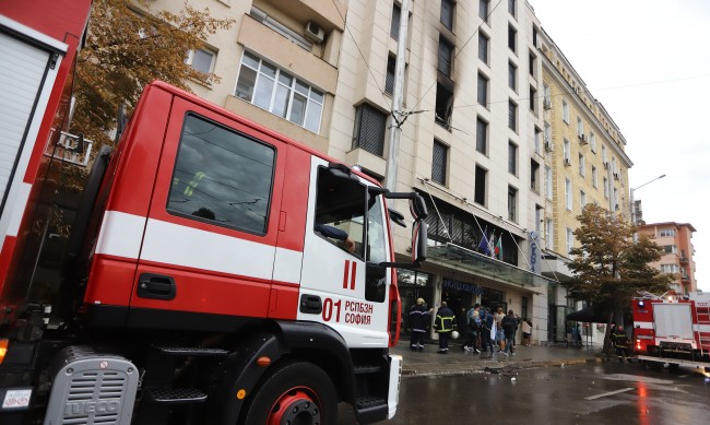 Пожарът в хотела в София от включено зарядно или от цигара